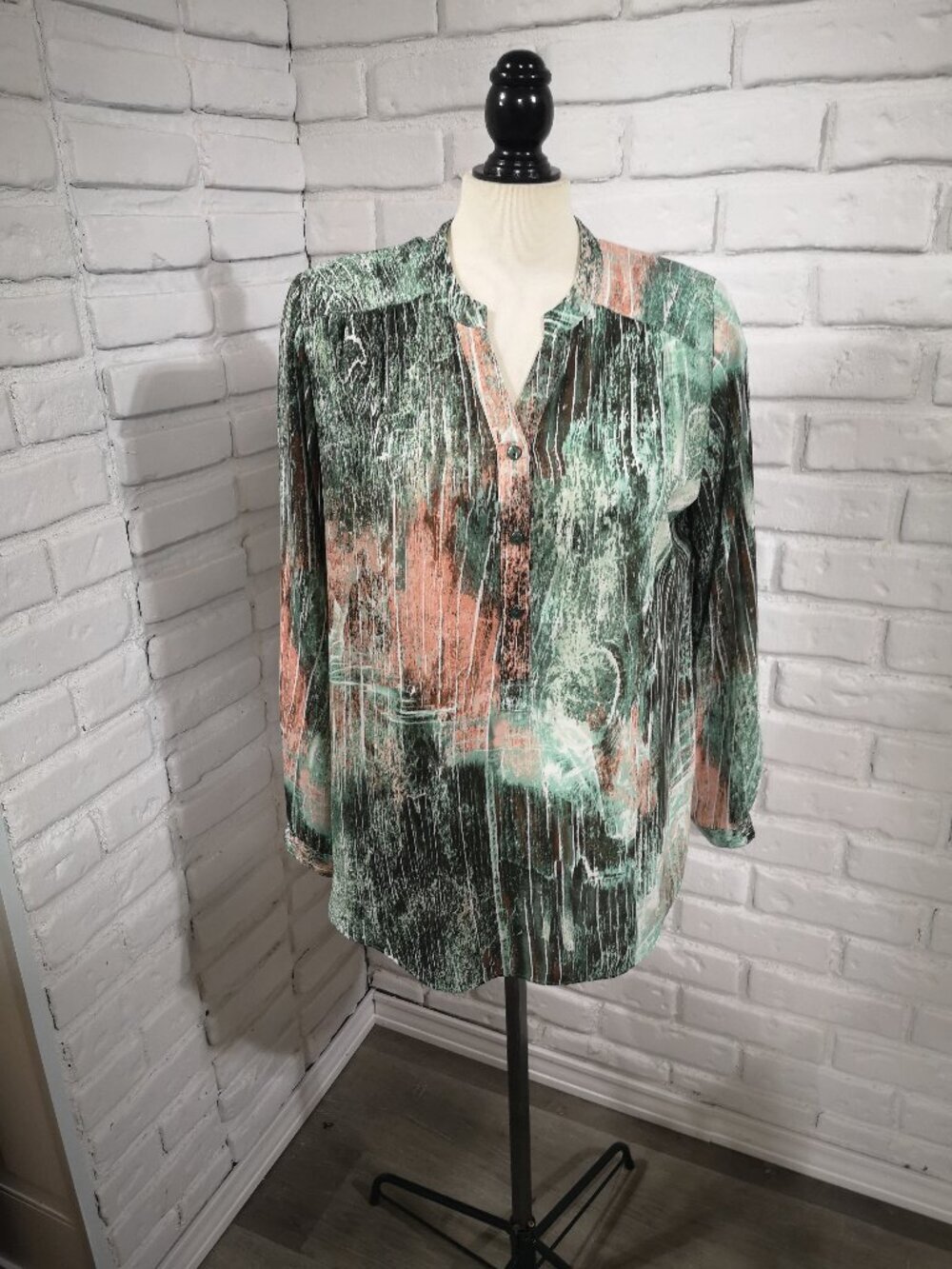 Northern Reflections Ladies Multi Colored Patterned 1/2 Way Buttoned Blouse